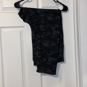 Fabletics 7/8 Active Camo Legging